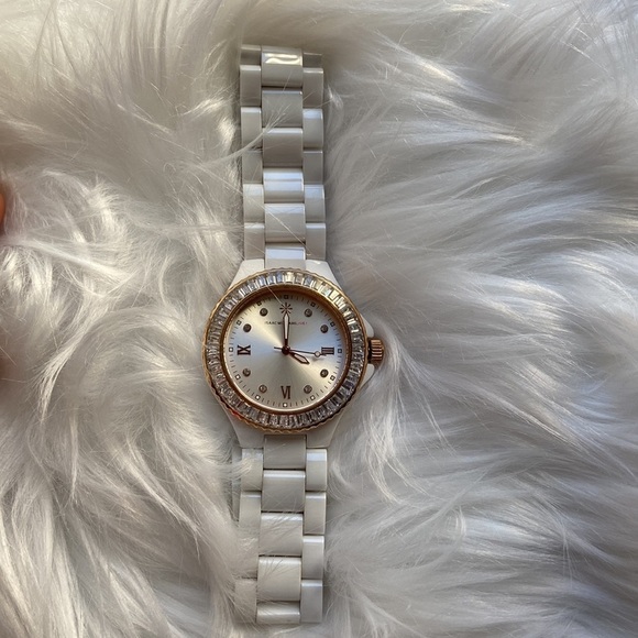 White Isaac Mizrahi Live! Watch - Picture 3 of 4